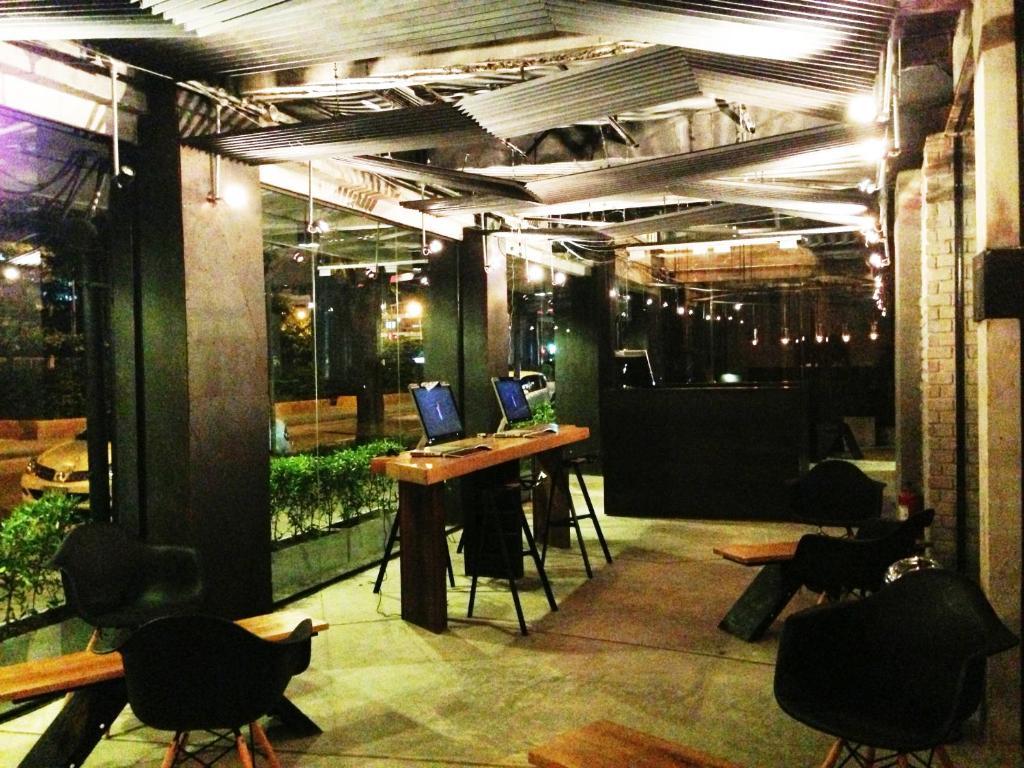 Thrive The Hostel : Patpong By The Belle Bangkok Exterior photo